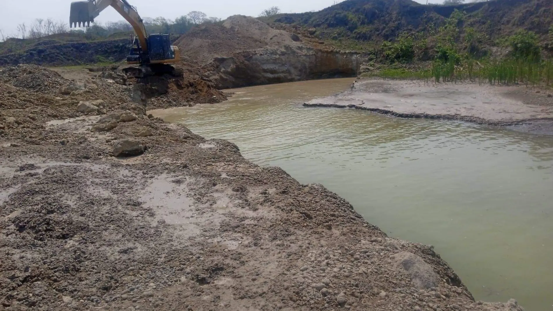 Descubren agua dulce en medio de la sequía en Pueblo Viejo